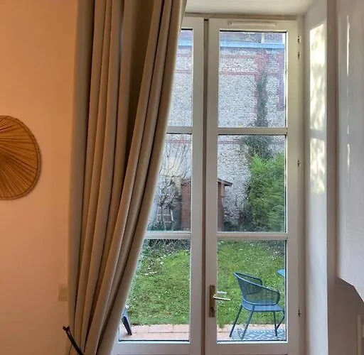 Loft/jardin Et Parking : Le Petit Clos Bourdet Апартаменты *