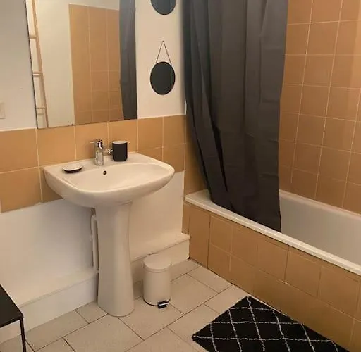 Loft/jardin Et Parking : Le Petit Clos Bourdet Апартаменты *